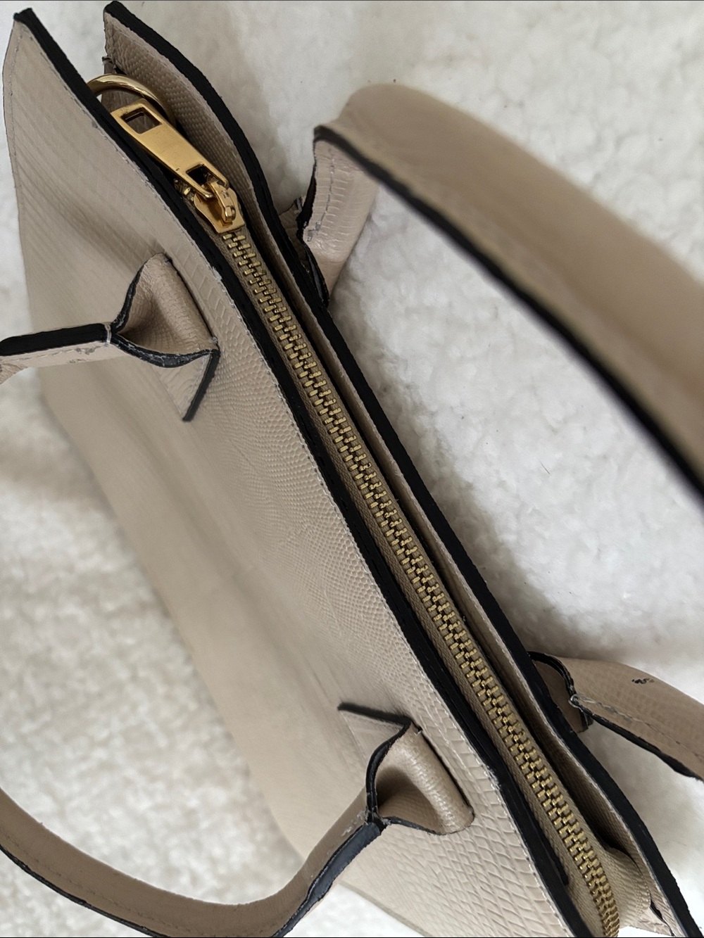 Beige Croc-Embossed Structured Tote Bag with Crossbody Strap - Picture 5 of 11